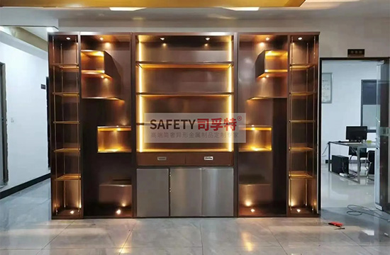 不銹鋼酒柜款式多樣，美觀時尚，經(jīng)久耐用