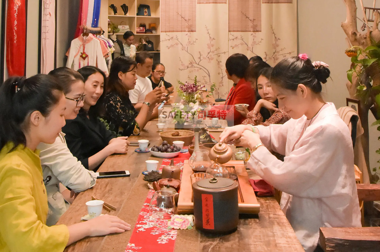 “圍爐煮茶”為什么火？年輕人追捧是有原因的-司孚特圍爐茶桌(圖1)