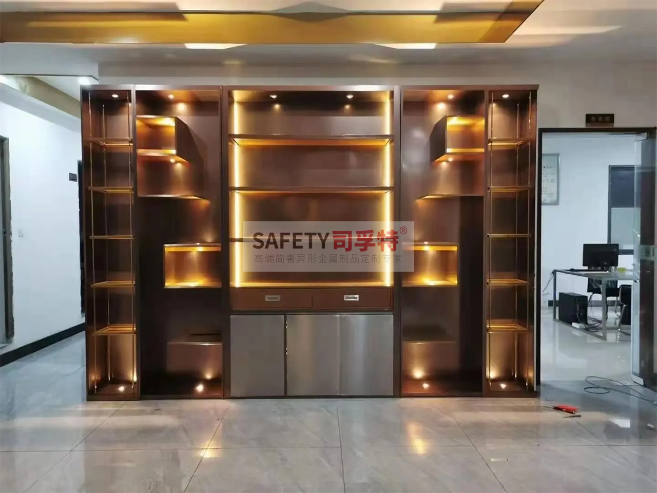 不銹鋼酒柜款式多樣，美觀時尚，經(jīng)久耐用(圖2)