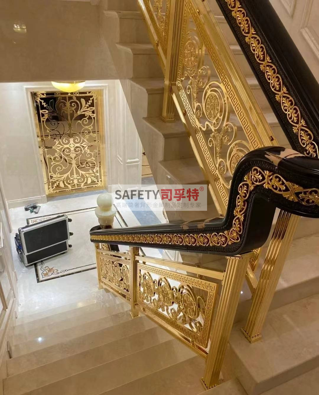 輕奢簡(jiǎn)約銅藝雕刻樓梯扶手，增添生活質(zhì)感的藝術(shù)品[司孚特銅藝欄桿](圖2)