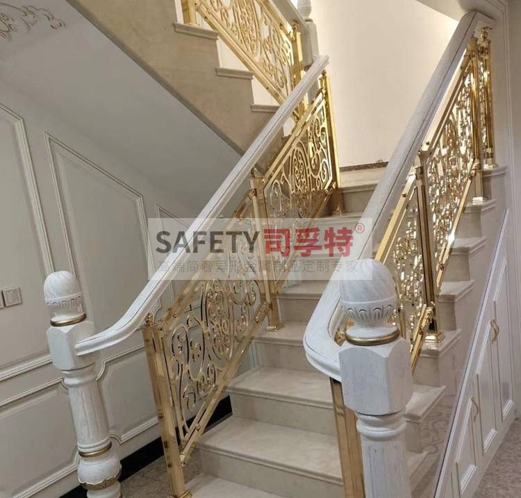 輕奢簡(jiǎn)約銅藝雕刻樓梯扶手，增添生活質(zhì)感的藝術(shù)品[司孚特銅藝欄桿](圖4)