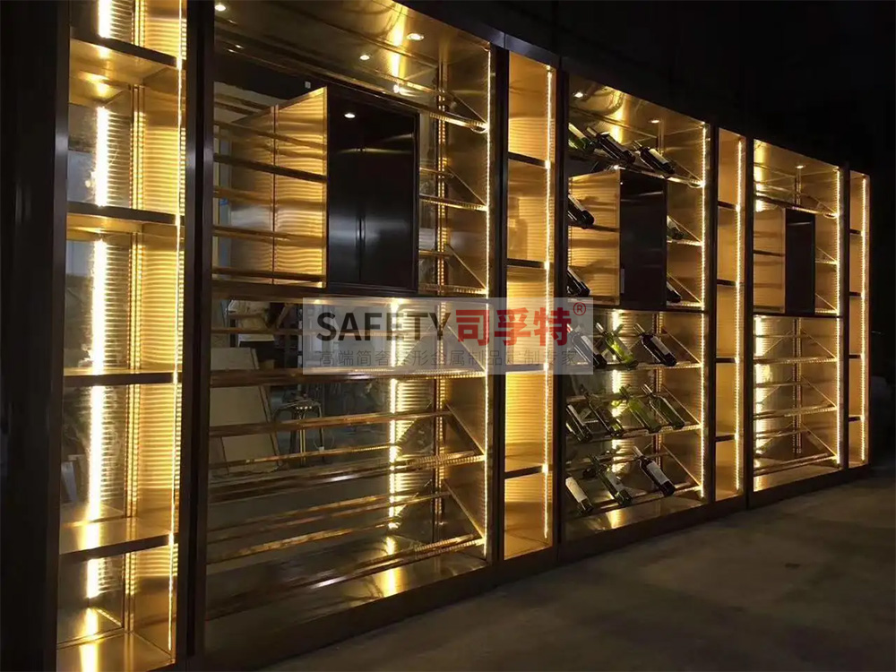 酒柜放到哪里合適？什么酒柜顯得高檔？【不銹鋼酒柜(圖1)