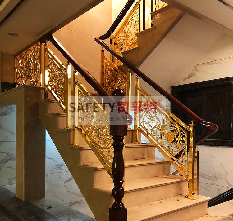 銅藝樓梯扶手：結(jié)構(gòu)獨(dú)特，造型優(yōu)美，堅(jiān)固耐用[司孚特銅藝護(hù)欄，銅樓梯扶手](圖2)