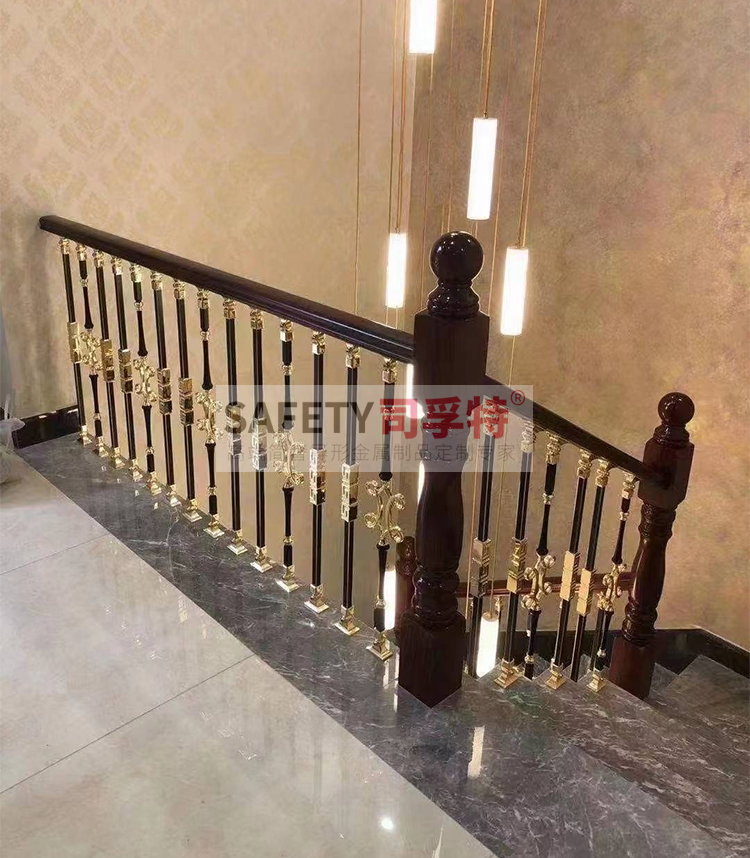 常見(jiàn)的銅藝樓梯有哪些類(lèi)型[司孚特銅藝樓梯](圖2)