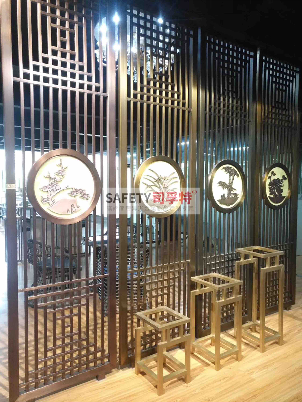 不銹鋼屏風(fēng)隔斷有哪些特點(diǎn)[司孚特金屬屏風(fēng)，不銹鋼屏風(fēng)](圖4)