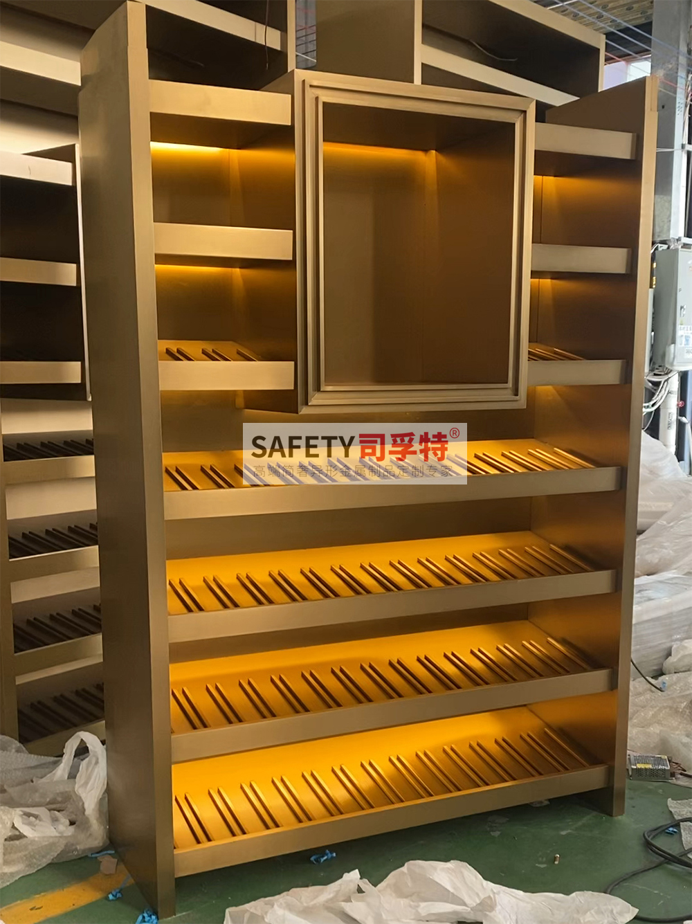 不銹鋼酒柜作用大嗎？小家庭裝修能不能裝(圖1)